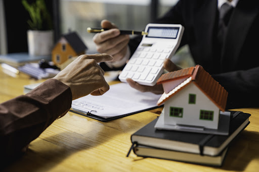 Can you sell a house with a mortgage?