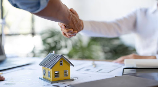 How to buy and sell houses at the same time